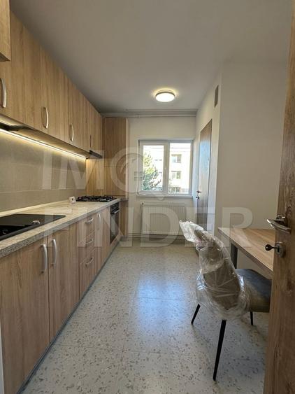 Apartament cu 3 camere decomandat, mobilat în Zorilor