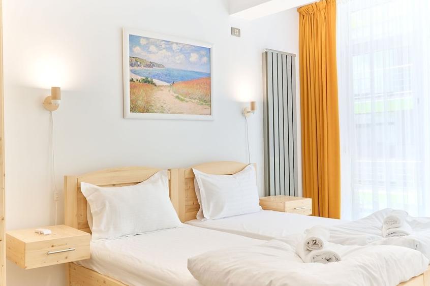 Apartament cu 3 camere decomandat în Mamaia-Sat