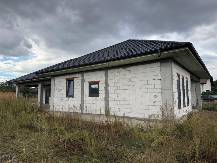 Casă cu 3 camere în Săucești