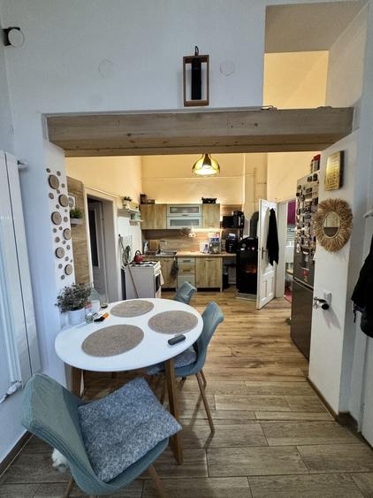 Apartament cu 4 camere semidecomandat în Central