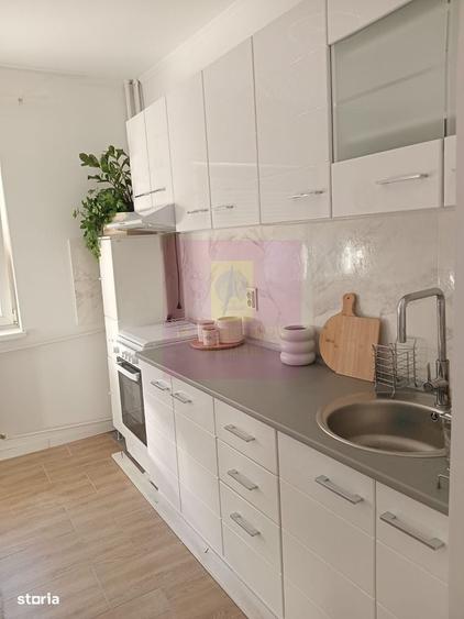 Apartament cu 3 camere decomandat în Panduri