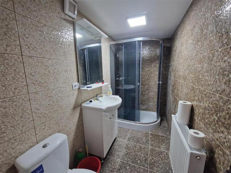 Duplex cu 12 camere cu Teren 1000 Mp în Romanii de Sus