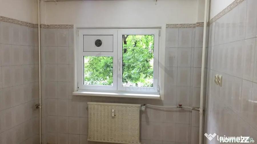 Apartament cu 3 camere decomandat în Moșilor