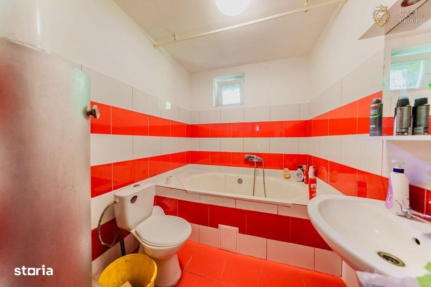 Casă cu 3 camere cu Teren 2880 Mp în Central