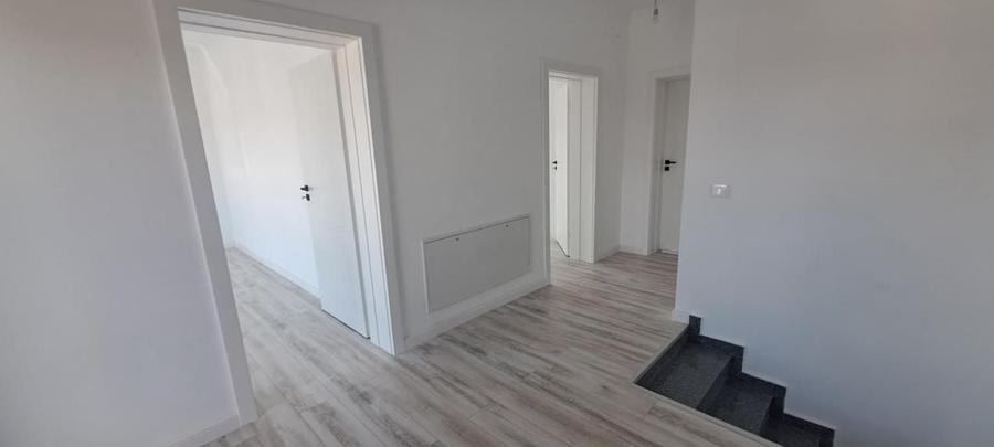 Casă individuală cu 4 camere cu Canalizare în Miroslava