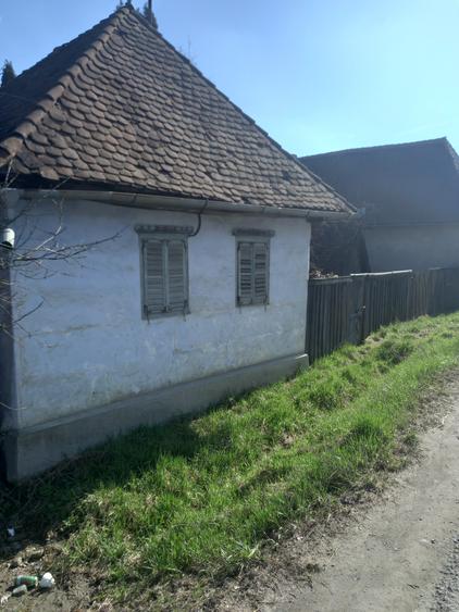 Casă individuală cu 2 camere cu Teren 1355 Mp în Trei Sate