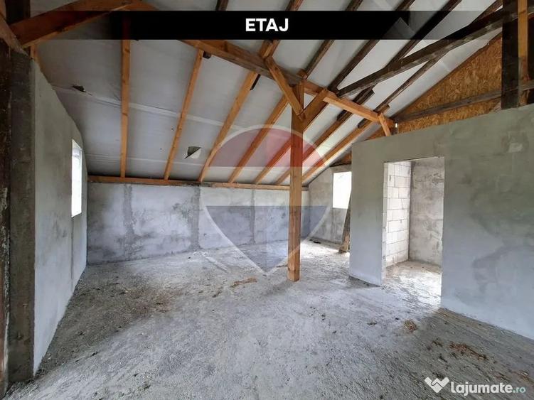 Casă cu 4 camere cu Teren 1000 Mp în Șișești