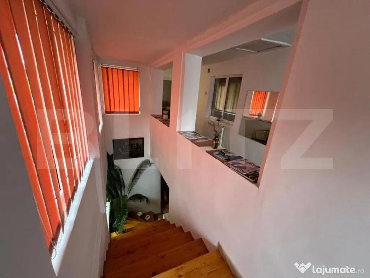 Casă cu 5 camere cu Teren 400 Mp în Valea Rosie