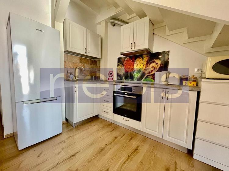 Apartament cu 4 camere semidecomandat, mobilat în P-ța Unirii