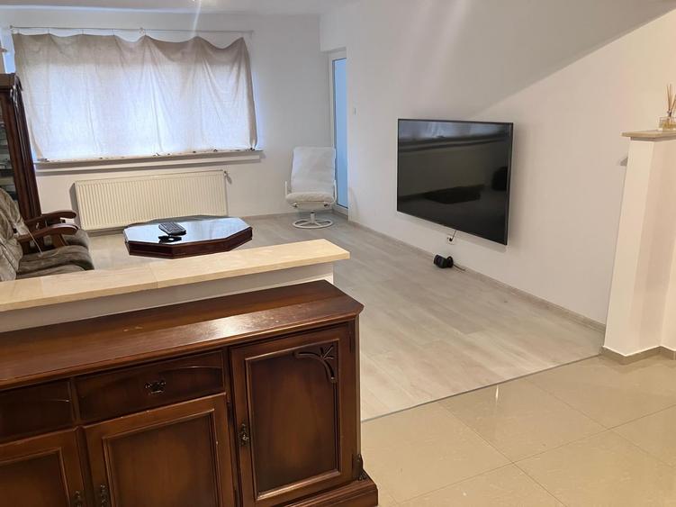 Apartament cu 3 camere decomandat, mobilat în Calea Victoriei