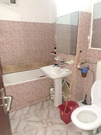 Apartament cu 4 camere decomandat în Carrefour