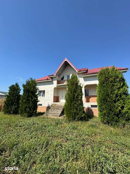 Casă cu 6 camere cu Teren 900 Mp în Central