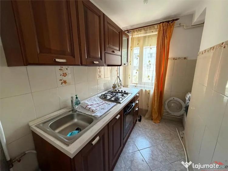 Apartament cu 3 camere decomandat în Sud