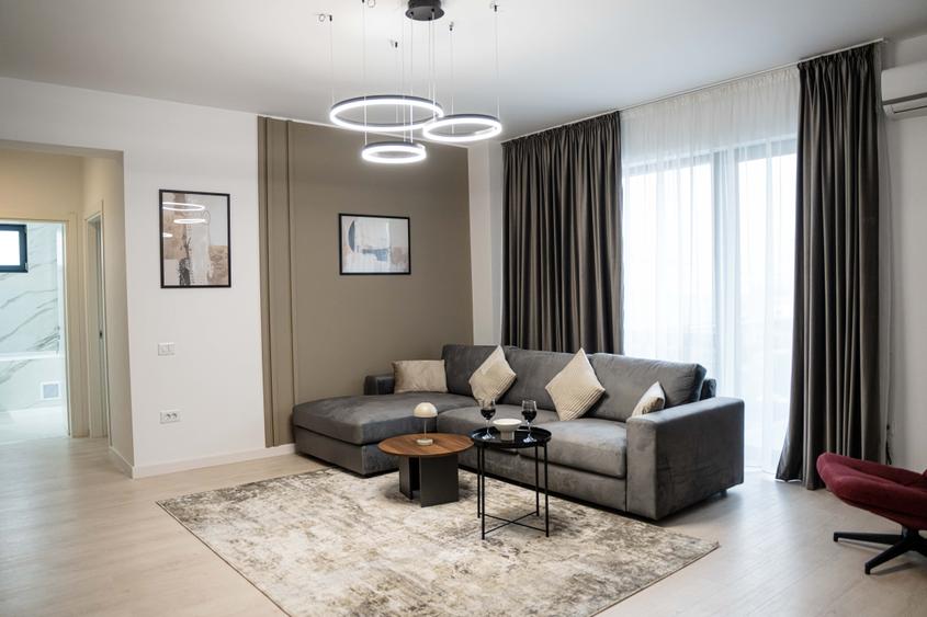 Apartament cu 3 camere decomandat în Exterior Vest