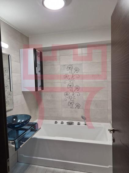 Apartament cu 3 camere semidecomandat, mobilat în Plopilor