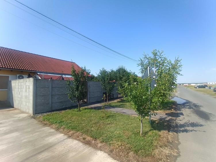 Casă cu 4 camere în Bucovăț (Dumbrava)