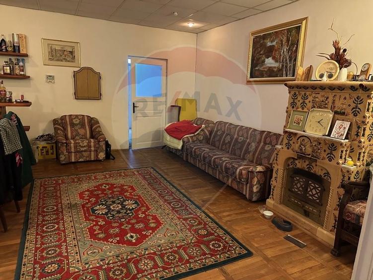 Casă individuală cu 6 camere cu Teren 2200 Mp în Periș