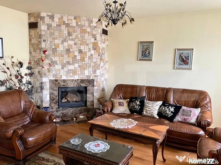 Casă cu 7 camere cu Teren 3000 Mp în Central