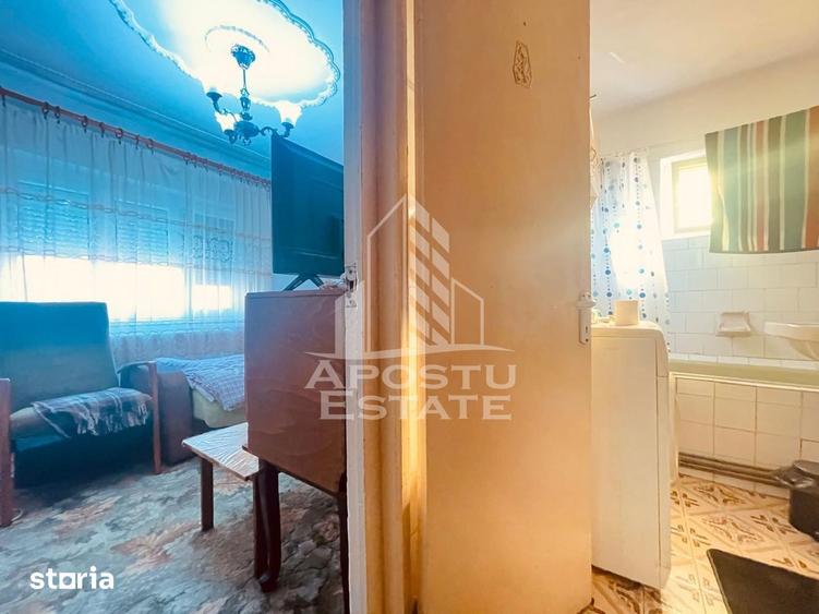 Apartament cu 2 camere semidecomandat, mobilat în Pârneava