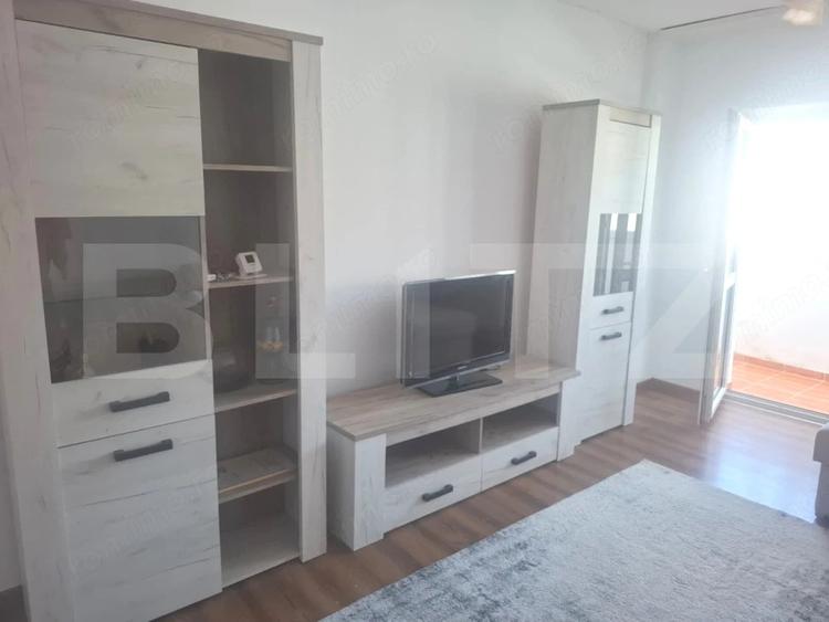 Apartament cu 3 camere decomandat, mobilat în Central