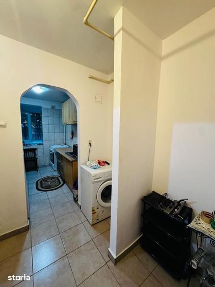Apartament cu 2 camere semidecomandat în Tei