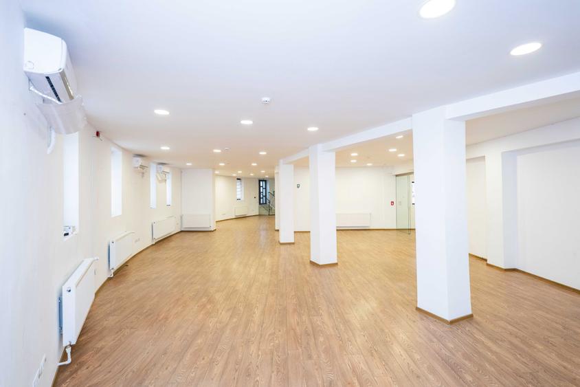Spațiu comercial, de 50 mp, în Sârbi