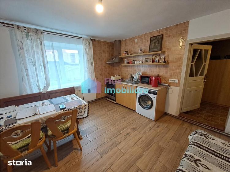Casă cu 5 camere cu Teren 800 Mp în Cornu Luncii