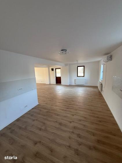 Casă cu 4 camere cu Teren 600 Mp în Glina