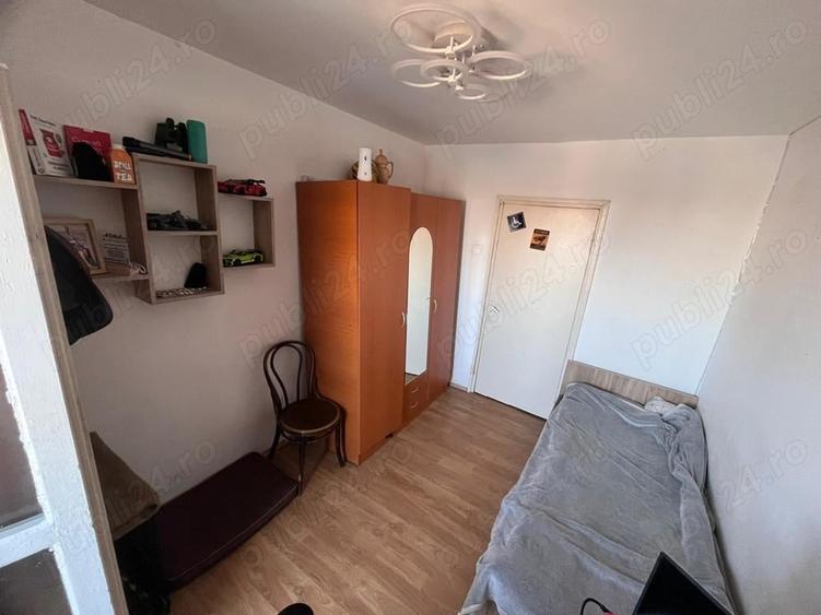 Apartament cu 3 camere decomandat în Astra
