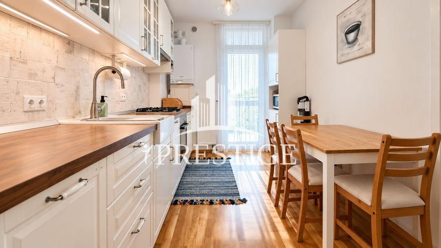 Apartament cu 4 camere decomandat, mobilat în Central