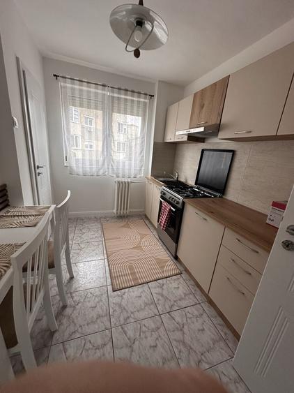 Apartament cu 3 camere decomandat, mobilat în Iosia