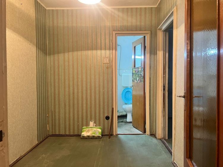 Apartament cu 3 camere decomandat în Drumul Taberei