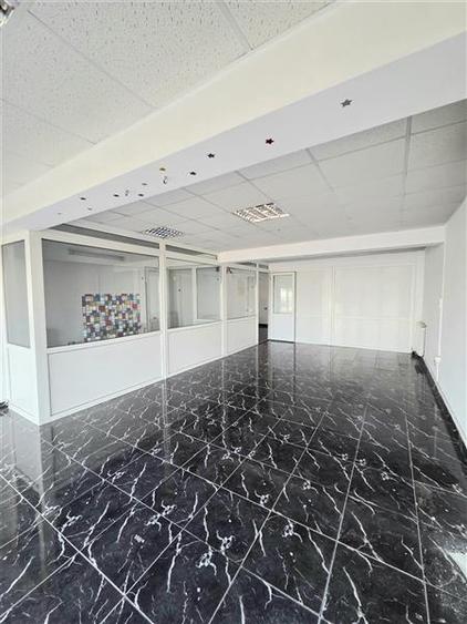 Spațiu comercial, de 100.30000305176 mp, în Capitol