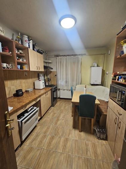 Apartament cu 3 camere decomandat în 1 Mai