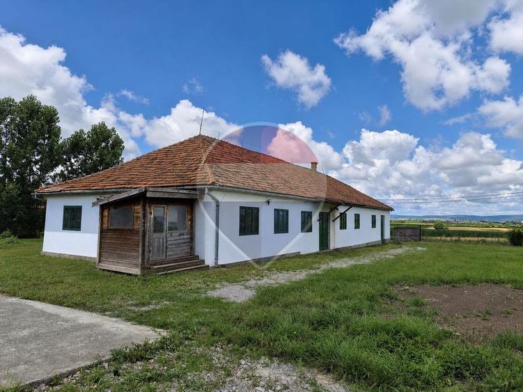 Casă individuală cu 7 camere cu Teren 14574 Mp în Lisnău