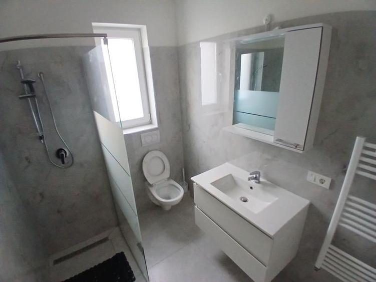 Casă individuală cu 3 camere cu Garaj în Burdujeni