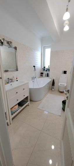 Apartament cu 3 camere decomandat în Hlincea
