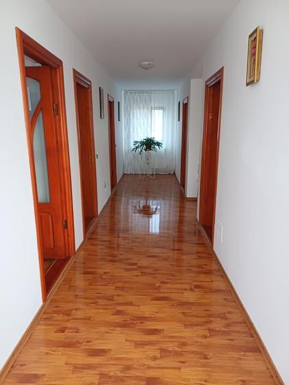 Casă cu 4 camere în Lepșa