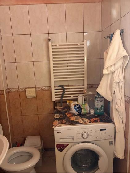 Apartament cu 2 camere decomandat în 1 Decembrie