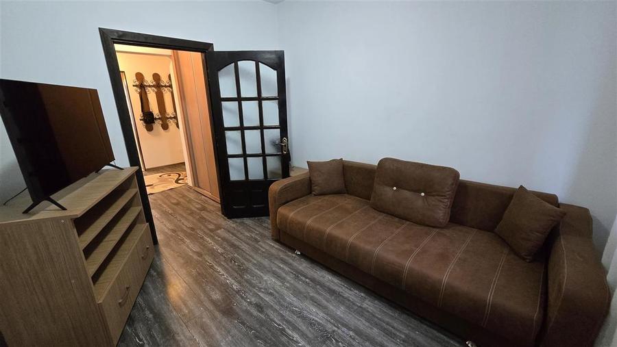Apartament cu 3 camere decomandat, mobilat în Central