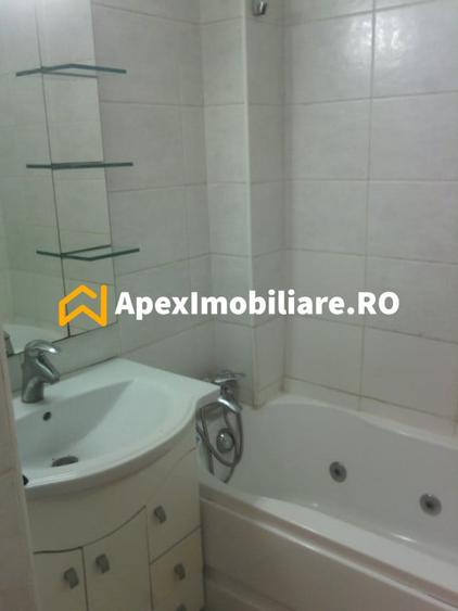 Apartament cu 3 camere semidecomandat în Națiunile Unite