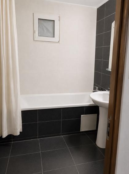 Apartament cu 3 camere semidecomandat în Titan