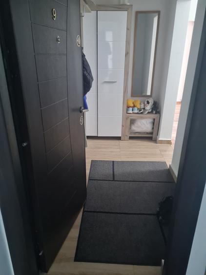 Apartament cu 3 camere decomandat în 1 Decembrie
