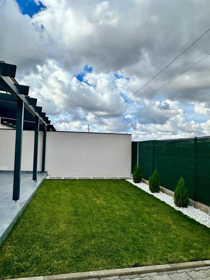 Casă cu 4 camere cu Teren 280 Mp în Giarmata