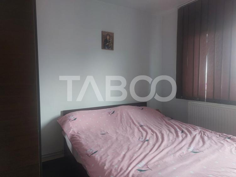 Apartament cu 3 camere decomandat, mobilat în Valea Aurie