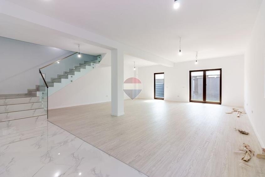 Duplex cu 4 camere cu Teren 180 Mp în Corbeanca