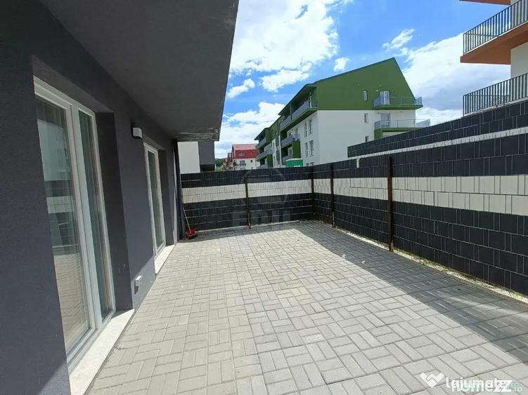 Apartament cu 3 camere semidecomandat, mobilat în Florești