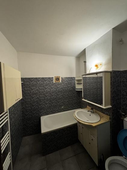 Apartament cu 3 camere decomandat, mobilat în Central