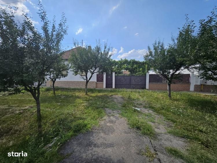 Casă cu 4 camere cu Teren 1627 Mp în Vinga