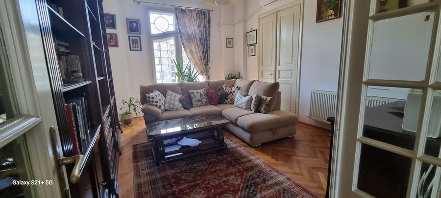 Apartament cu 4 camere semidecomandat în Calea Victoriei